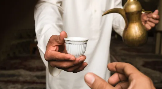 Rituales y costumbres en los funerales árabes con Stelae