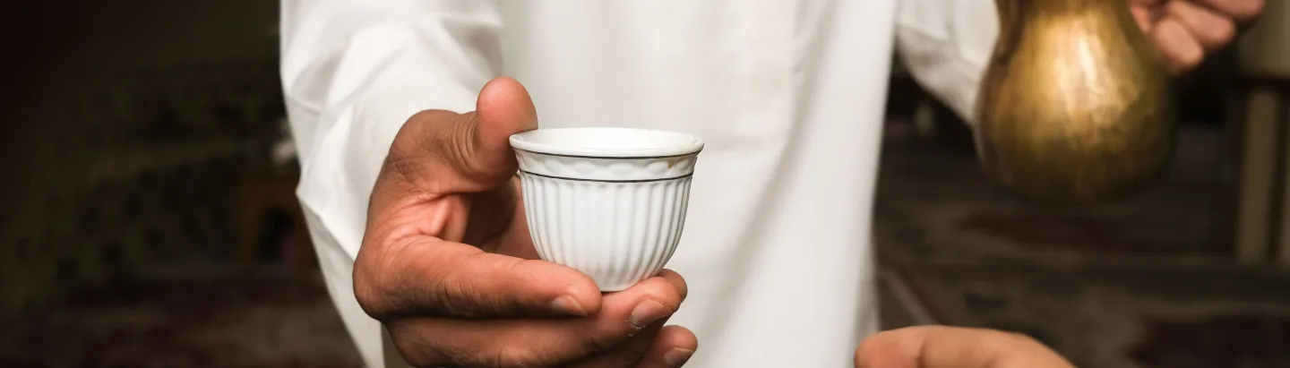 Rituales y costumbres en los funerales árabes con Stelae