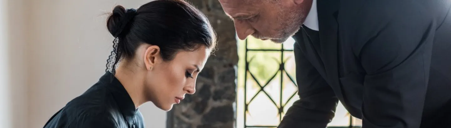 como abrir urna cenizas